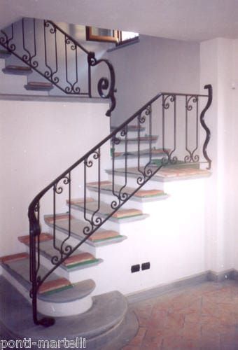 Ringhiera per scala in ferro battuto