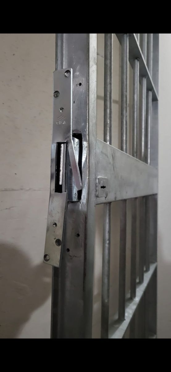 Porta blindata con serratura di sicurezza
